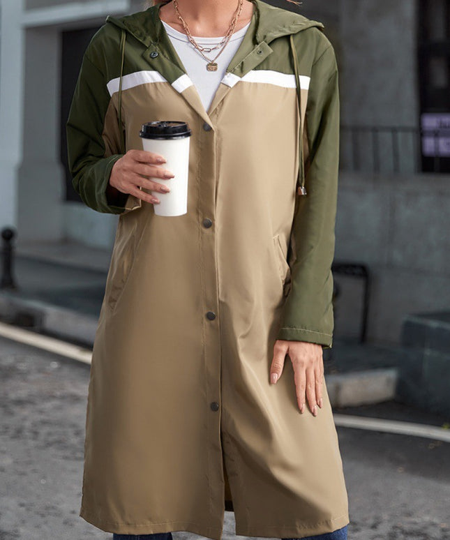 Damski płaszcz przeciwdeszczowy zapinany na guziki