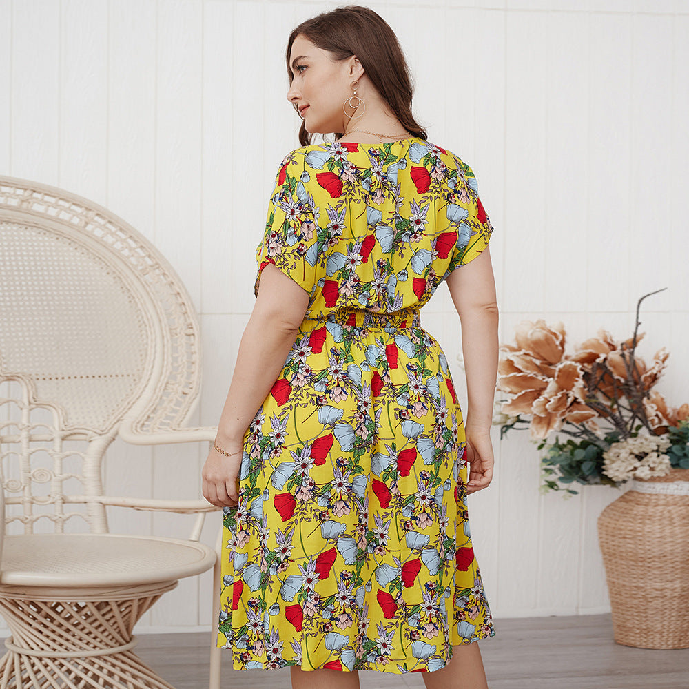 Sukienka plus size w letnie kolory z gumką w pasie