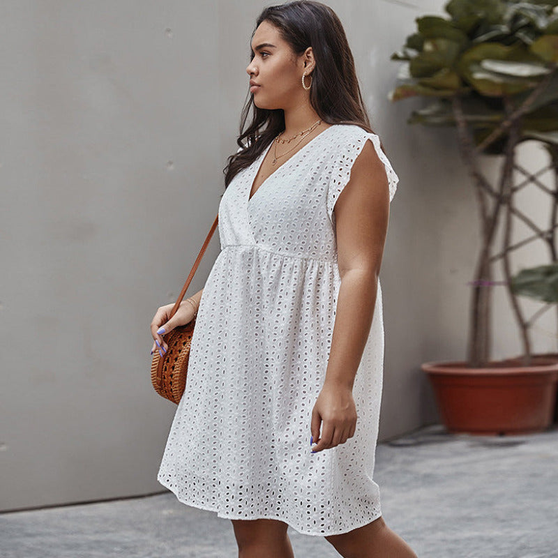 Sukienka plus size ażurowa przed kolano