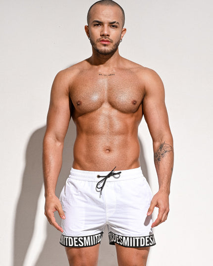 Męskie szorty kąpielowe z napisami na nogawkach