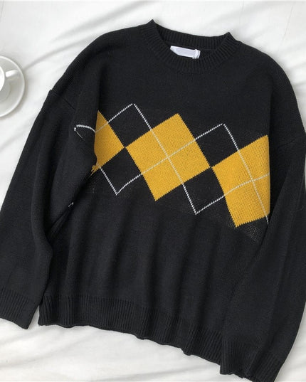 Damski sweter dziergany z ozdobnym wzorem