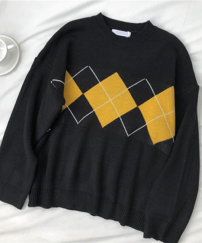 Damski sweter dziergany z ozdobnym wzorem