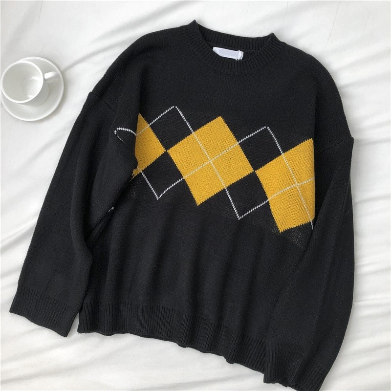 Damski sweter dziergany z ozdobnym wzorem
