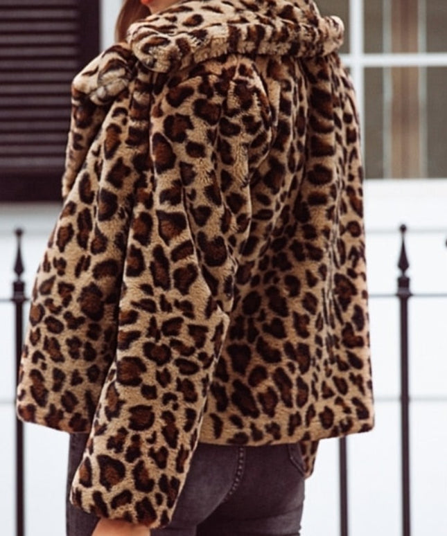 Damska kurtka przejściowa w panterkę