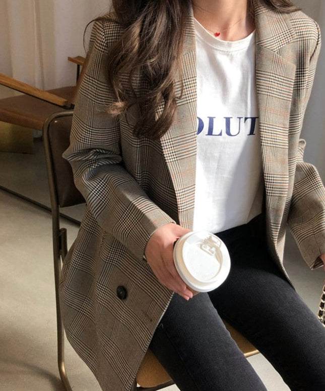 Damski płaszcz w kratkę