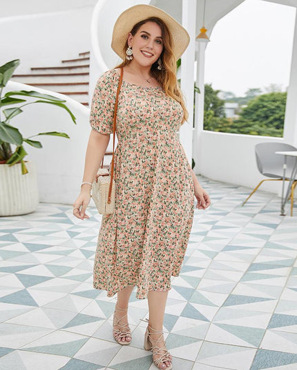 Sukienka plus size w kwiatki za kolano