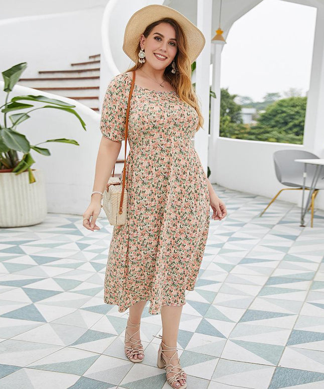 Sukienka plus size w kwiatki za kolano