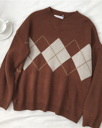 Damski sweter dziergany z ozdobnym wzorem