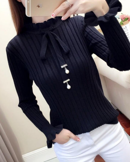 Damski sweter dziergany wykończony falbanką