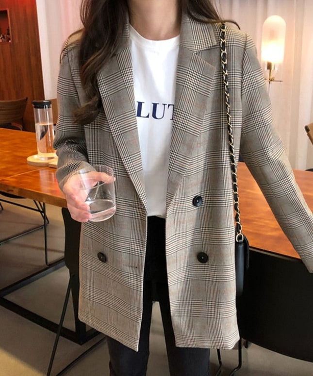 Damski płaszcz w kratkę