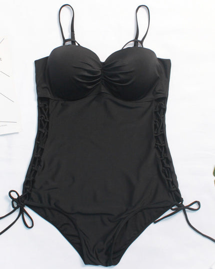 Jednoczęściowy strój kąpielowy plus size z ozdobnie wyciętymi bokami