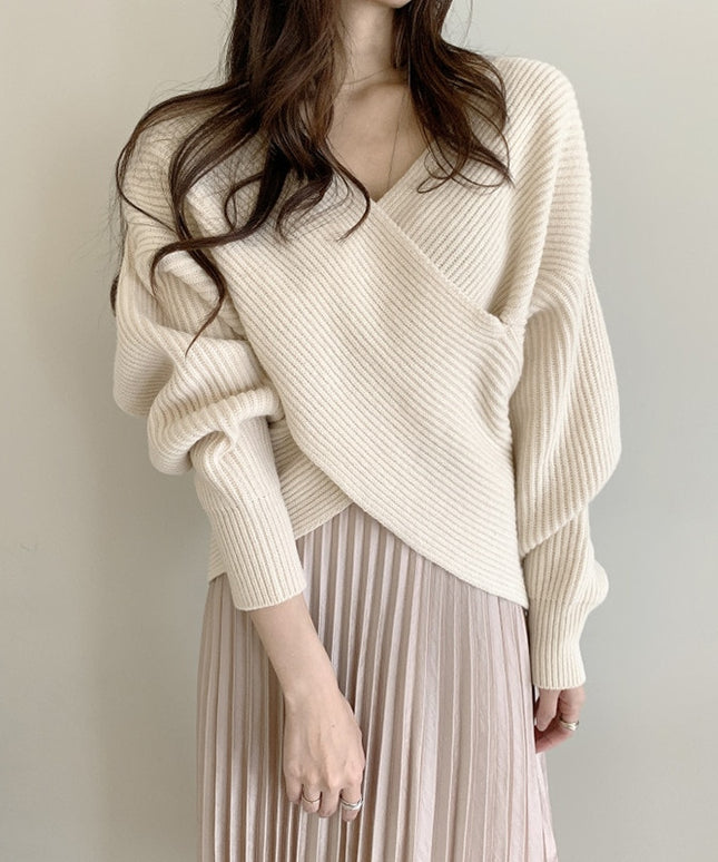 Damski sweter dziergany astymetryczny z bufiastymi rękawami