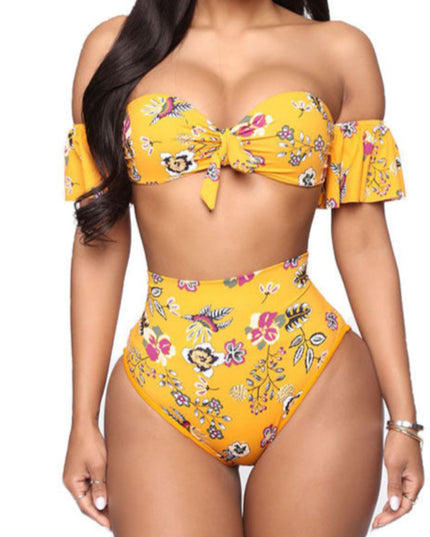 Dwuczęściowy strój kąpielowy z falbankami opadającymi na ramionach