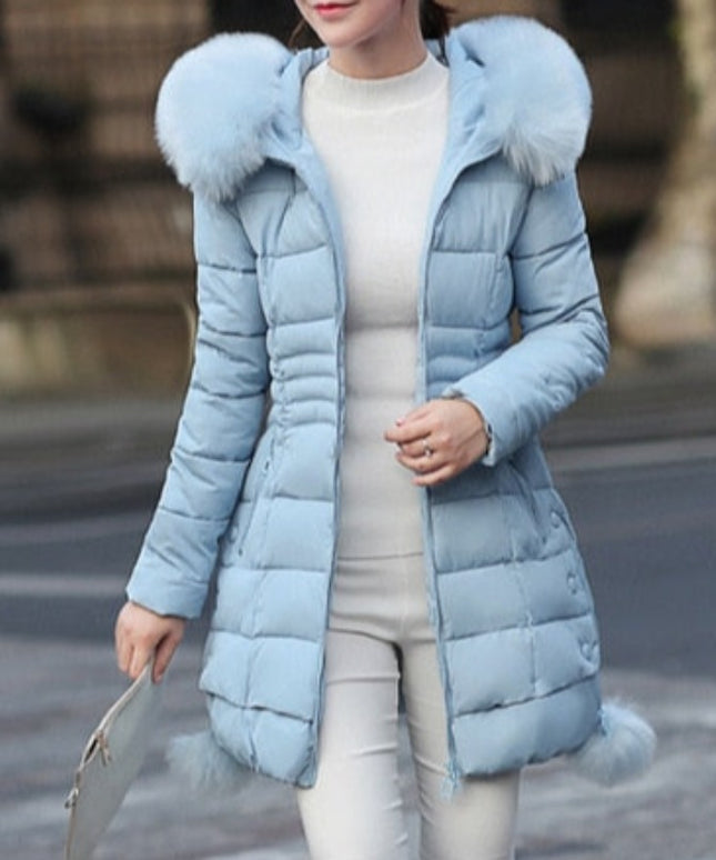 Damski płaszcz zimowy pikowany z futerkiem