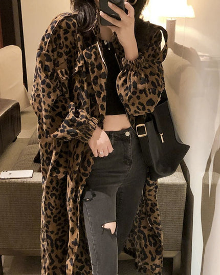 Damski płaszcz w panterkę