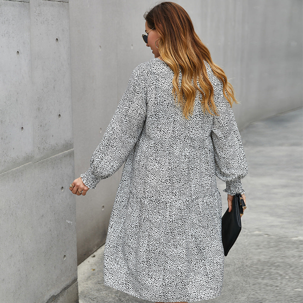 Sukienka plus size w centki z bufiastymi rękawami