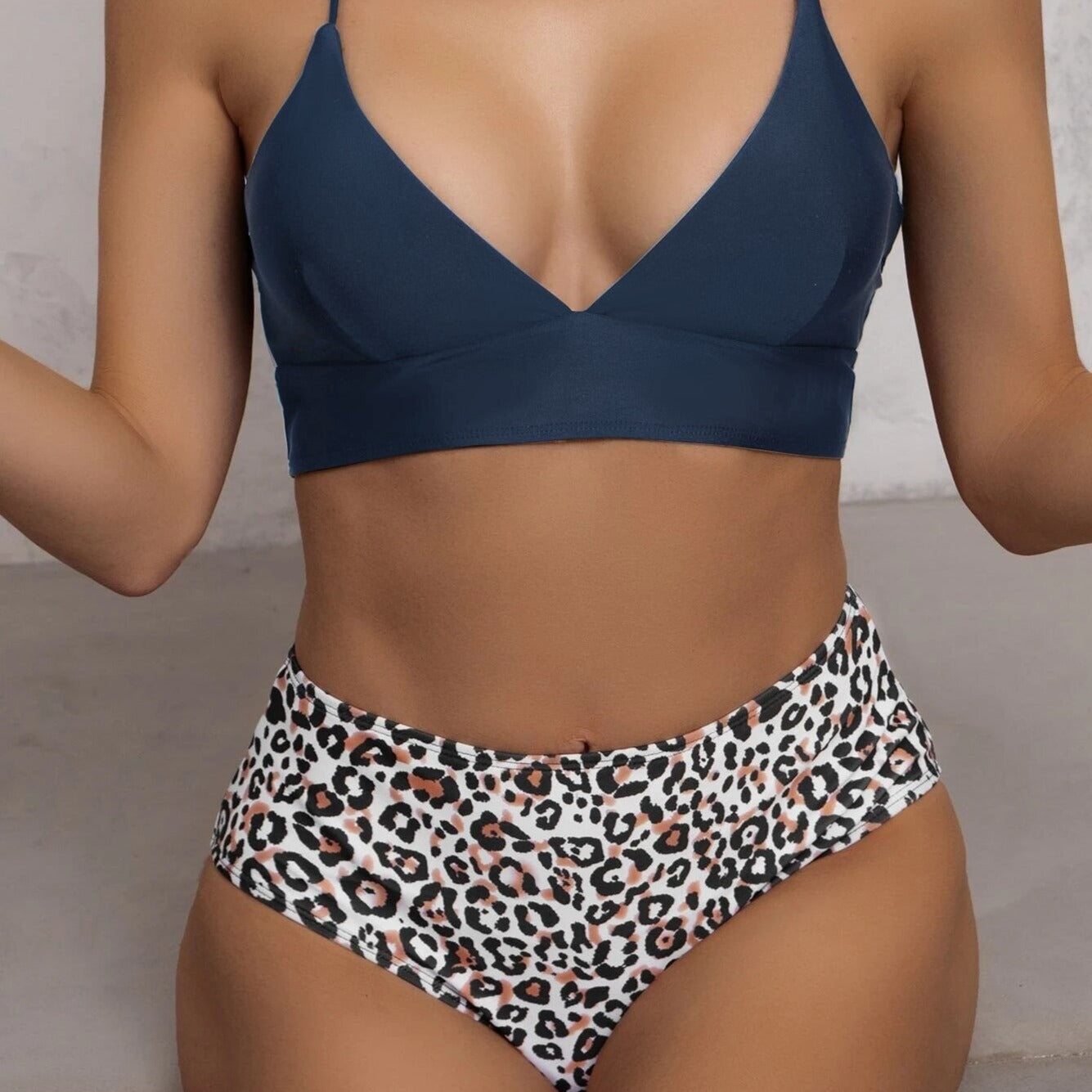 Damski dwuczęściowy strój kąpielowy bikini z majtkami w panterkę