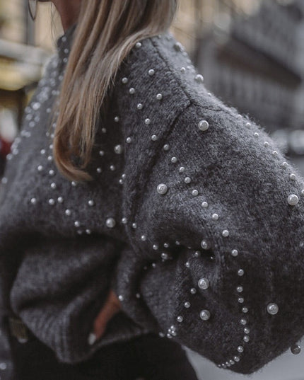 Damski sweter typu półgolf ozdobiony perełkami