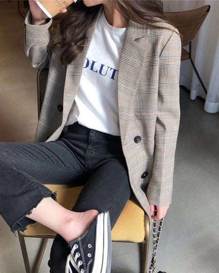 Damski płaszcz w kratkę