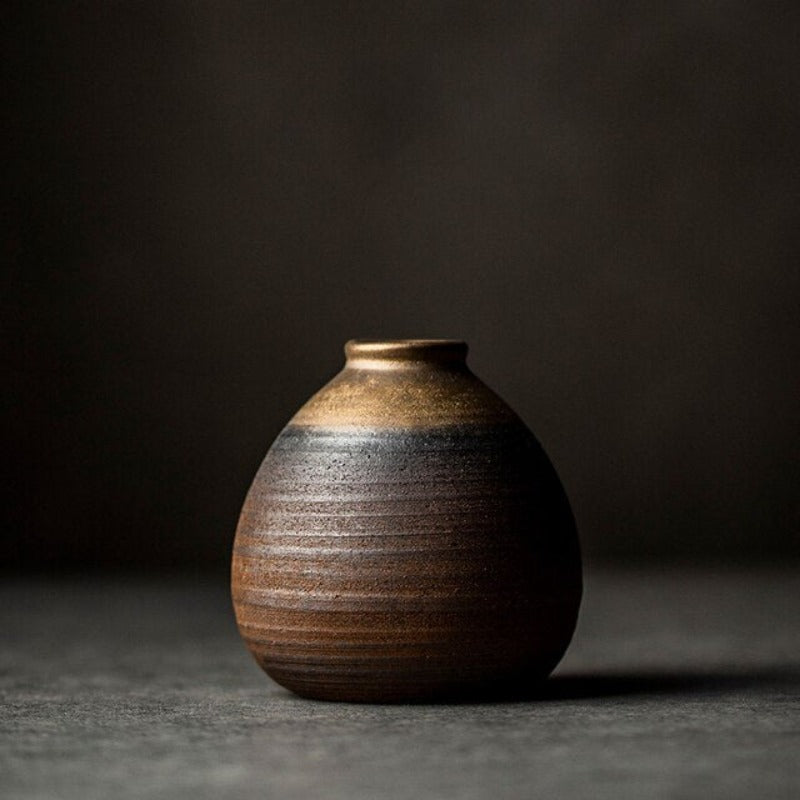 Wazon ceramiczny w brązowych kolorach