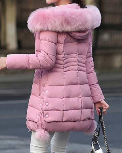 Damski płaszcz zimowy pikowany z futerkiem