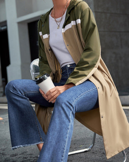 Damski płaszcz przeciwdeszczowy zapinany na guziki