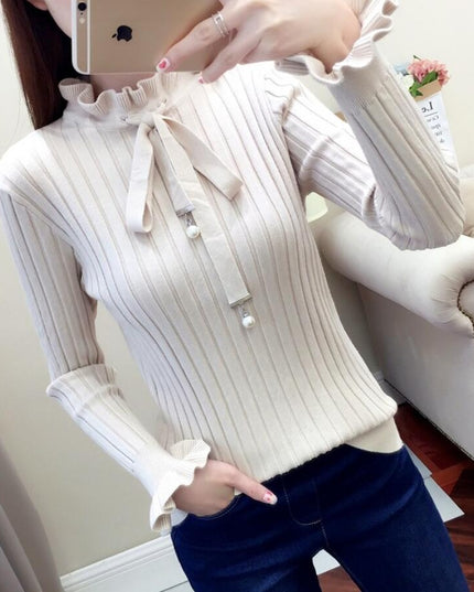 Damski sweter dziergany wykończony falbanką