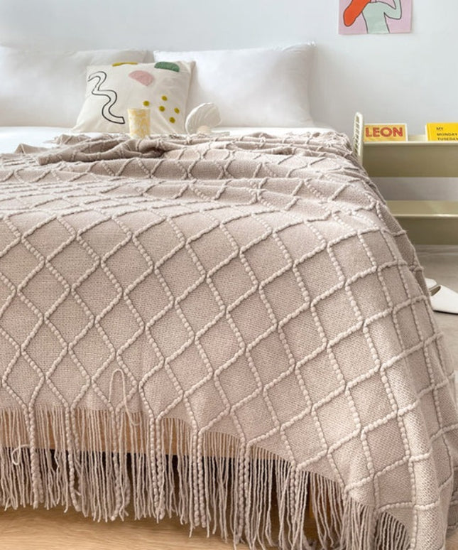 Koc z frędzlami z fakturą w romby