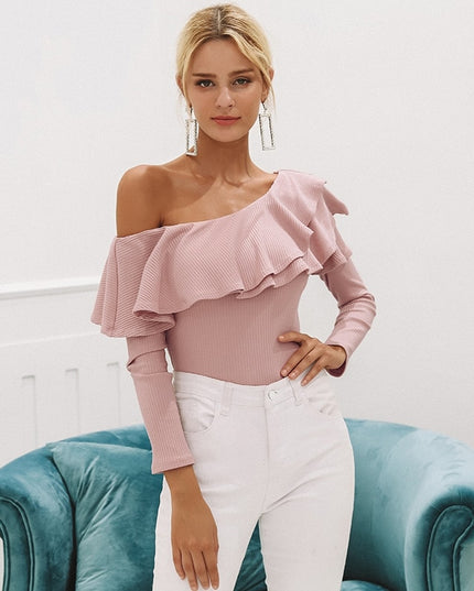 Damska koszulka z długim rękawem z odkrytym ramieniem i falbanką