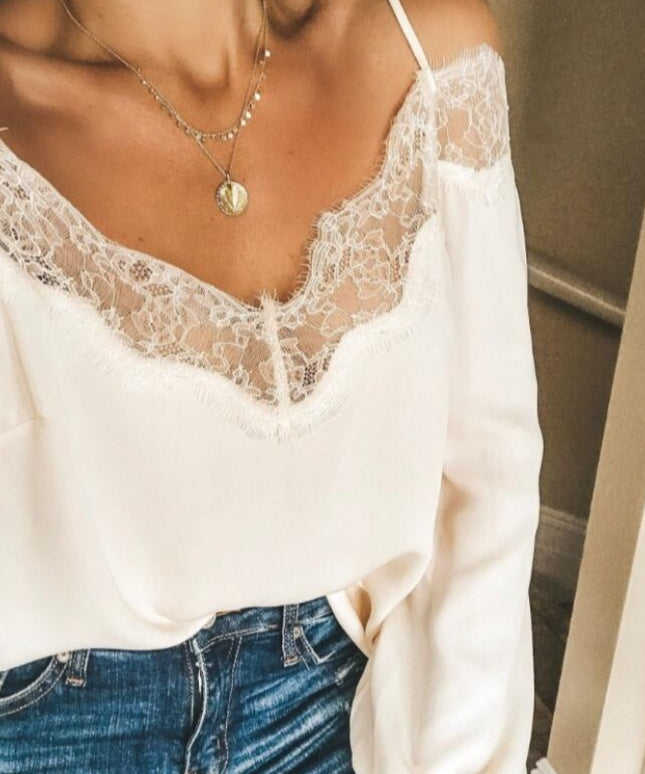 Damska koszulka z długim rękawem z odkrytymi ramionami i koronką
