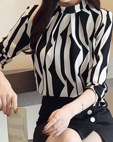 Damska koszulka z długim rękawem o koszulowym kroju