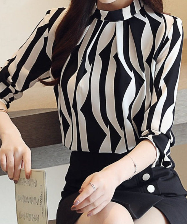 Damska koszulka z długim rękawem o koszulowym kroju