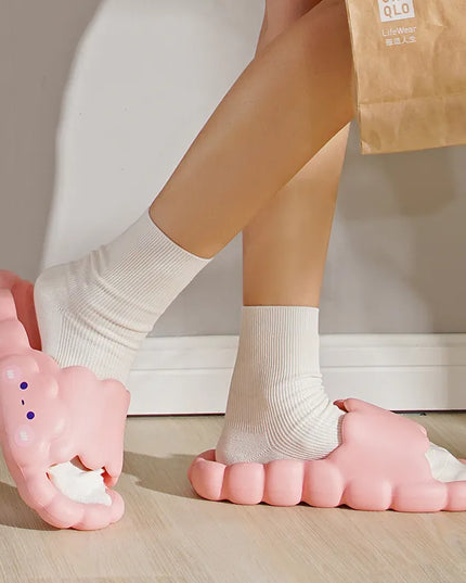 Klapki na platformie z motywem chmurki