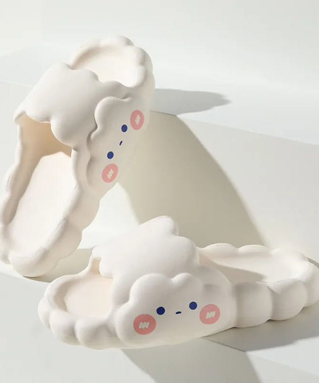 Klapki na platformie z motywem chmurki