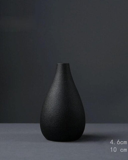 Wazon dekoracyjny w japońskim stylu w czarnych kolorach