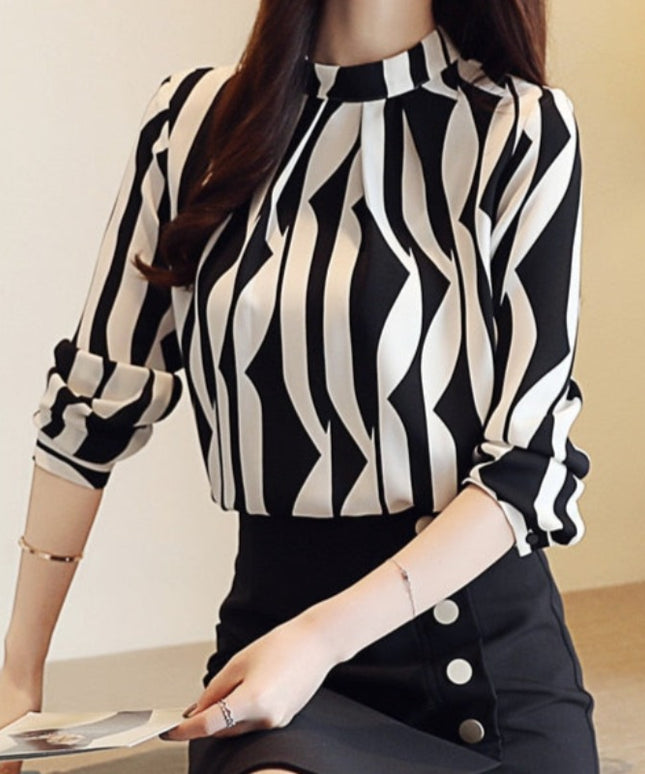 Damska koszulka z długim rękawem o koszulowym kroju