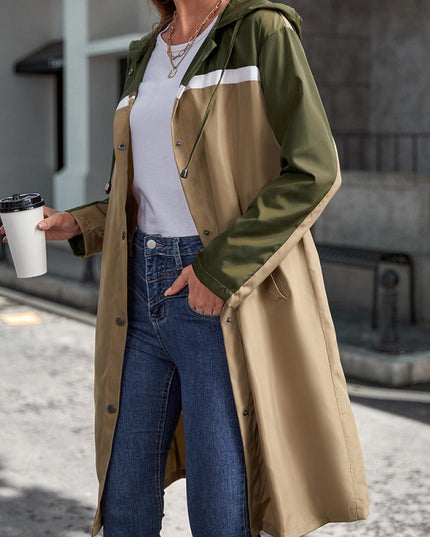 Damski płaszcz przeciwdeszczowy zapinany na guziki