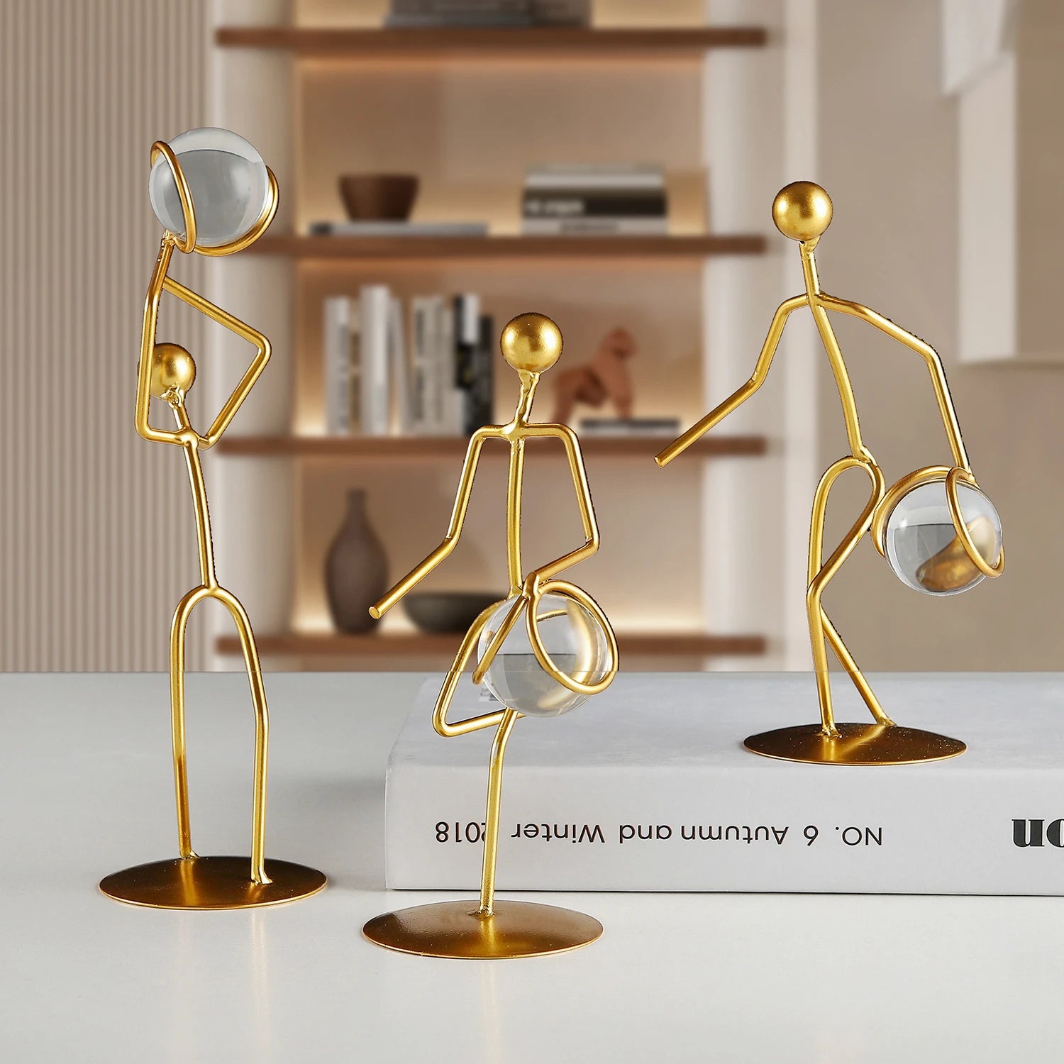 Figurka dekoracyjna ludzik złoty wysokość 19-25 cm