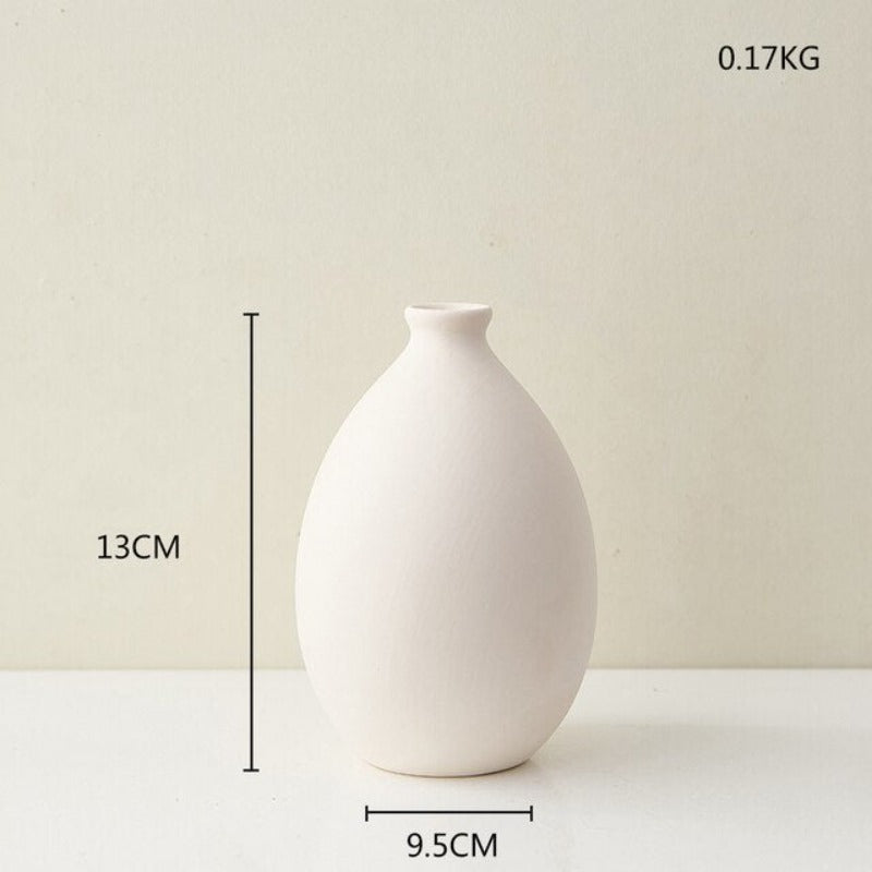 Wazon ceramiczny w jasnych kolorach reguralne kształty