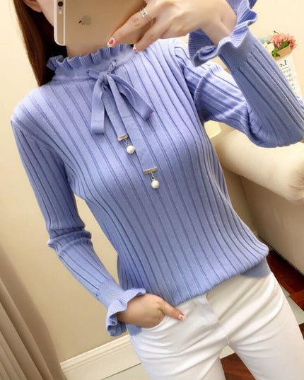 Damski sweter dziergany wykończony falbanką