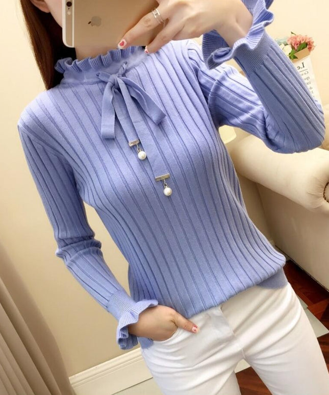 Damski sweter dziergany wykończony falbanką