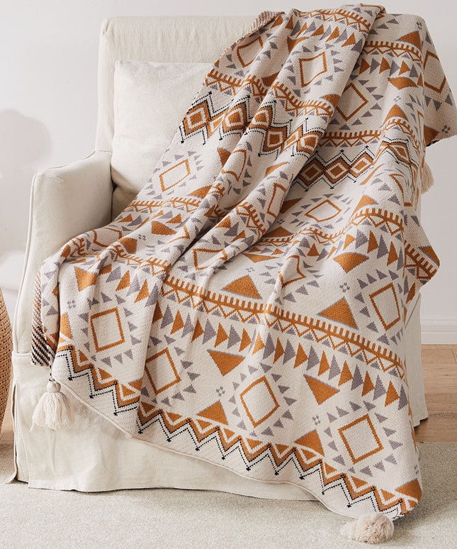 Koc we wzory w stylu BOHO z frędzlami