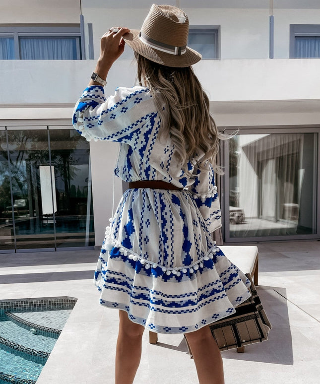 Sukienka mini zwiewna w geometryczne wzory na lato