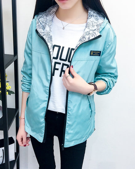 Damska sportowa kurtka przejściowa z wzorzystym kapturem