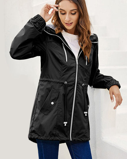Damska kurtka przejściowa taliowana z kapturem