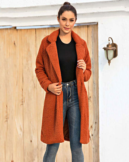 Damski płaszcz futrzany długości do kolana