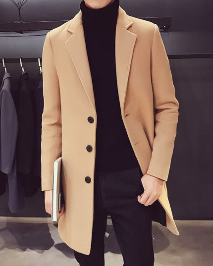 Męski płaszcz trzyrzędowy o klasycznym kroju