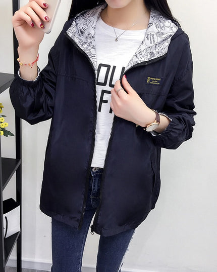 Damska sportowa kurtka przejściowa z wzorzystym kapturem