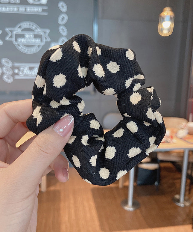 Gumka do włosów scrunchie czarna w kropki - Akcesoria do stylizacji włosów