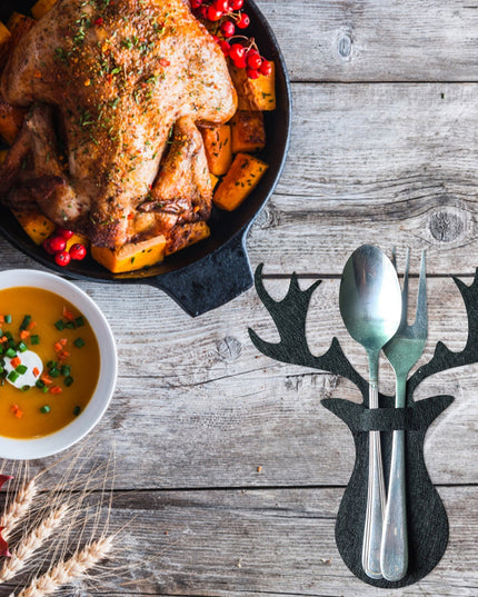 Świąteczne pokrowce na sztućce w kształcie renifera (4szt)